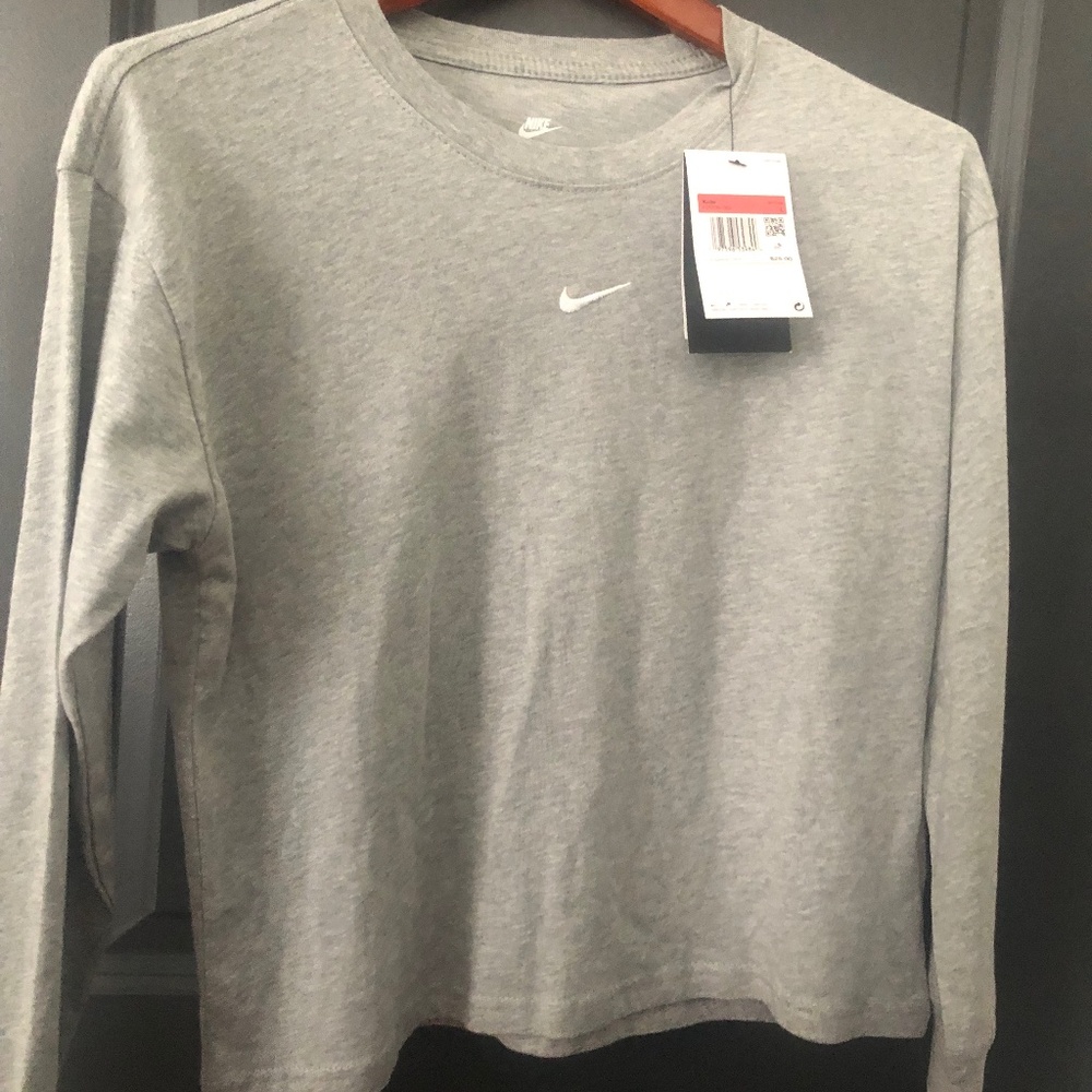 Nike tee Kids Size Large NWT